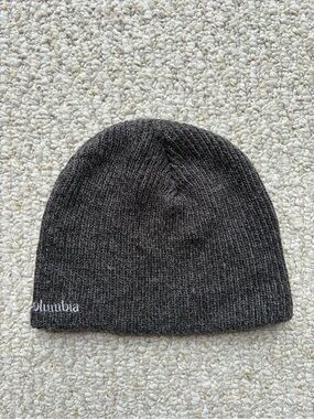 Columbia Men's Dark Gray Knit Beanie. One Size. Great condition.